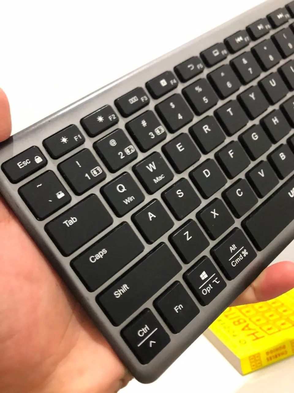 Teclado Bluetooth com Otima Costrução Usado - Foto 2