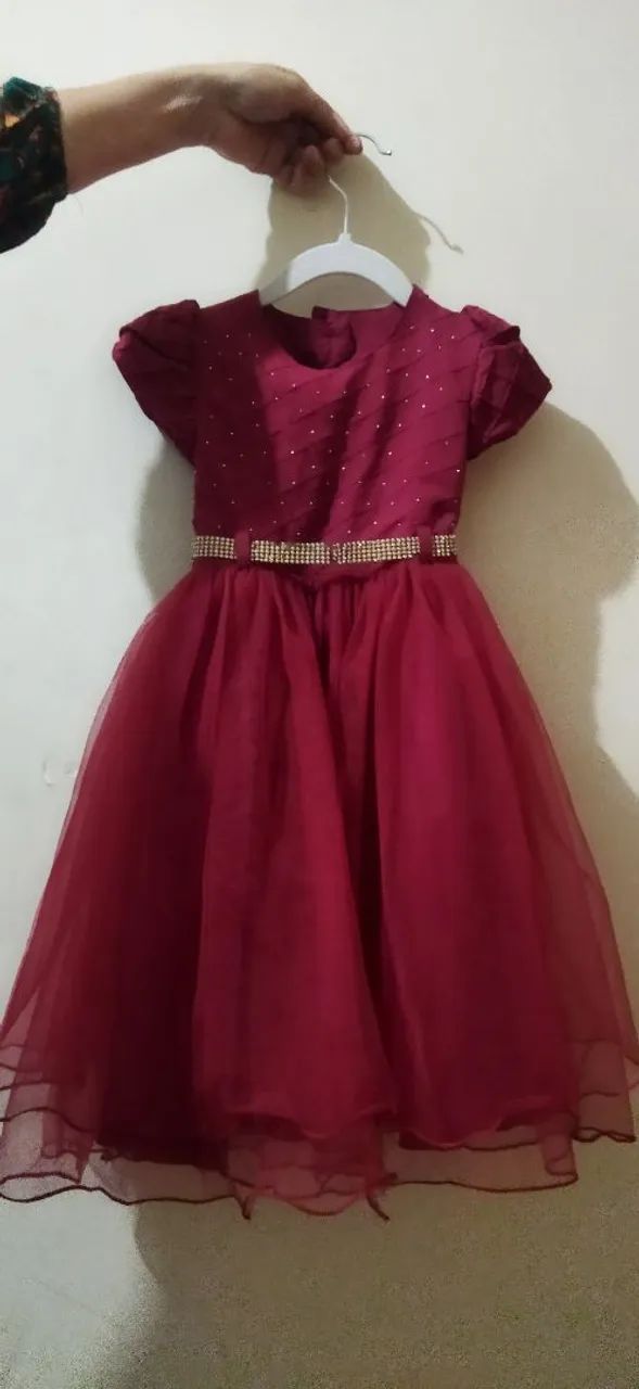 Vestido infantil para festas.