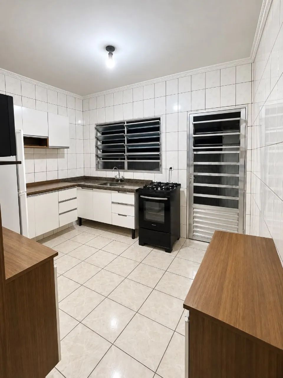 Casa ampla com 5 quartos, garagem, churrasqueira e sala grande - Rua sem saida - Foto 3