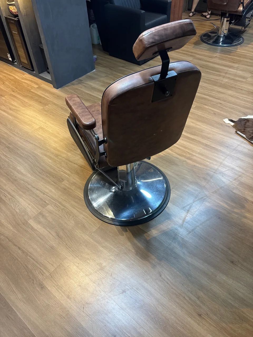Cadeira de barbearia alto padrão  - Foto 2
