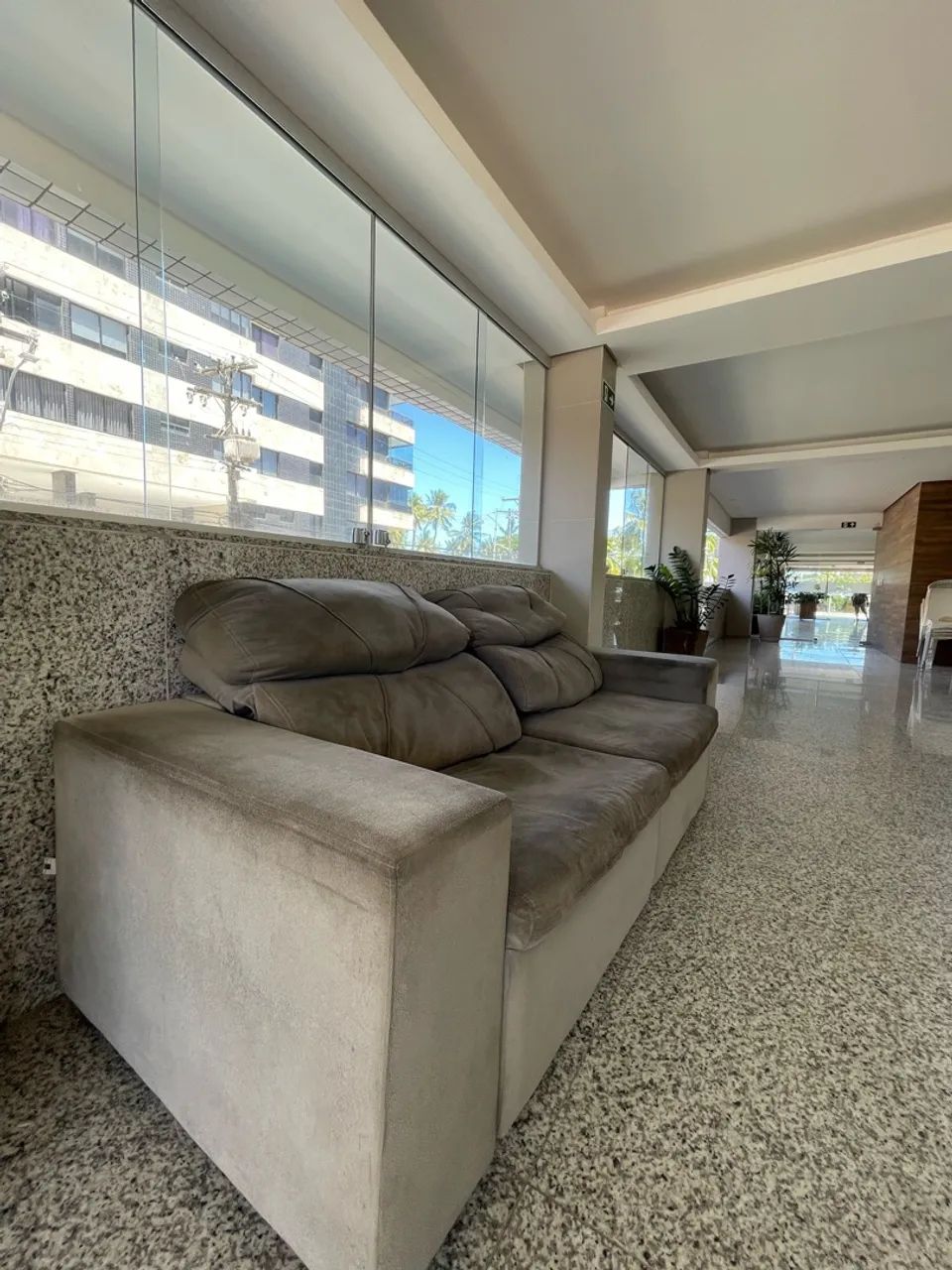Sofá 2 Lugares Cinza - Estrutura Boa - R$ 350 - Foto 4