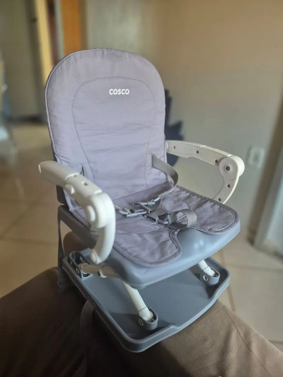 CADEIRINHA DE ALIMENTAÇÃO PORTÁTIL COSCO