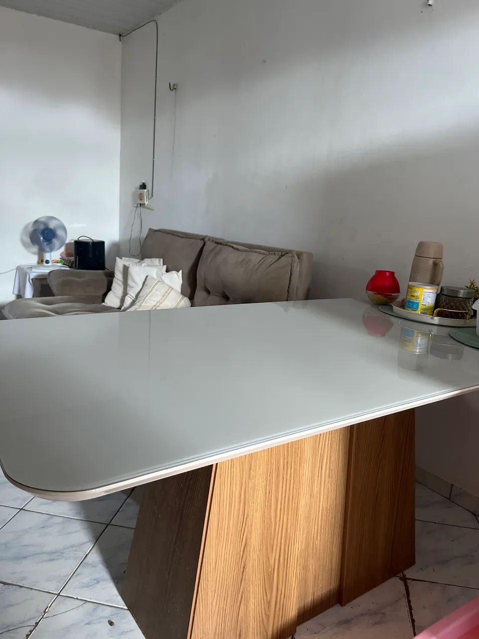 Mesa de jantar 6 lugares. 320,00