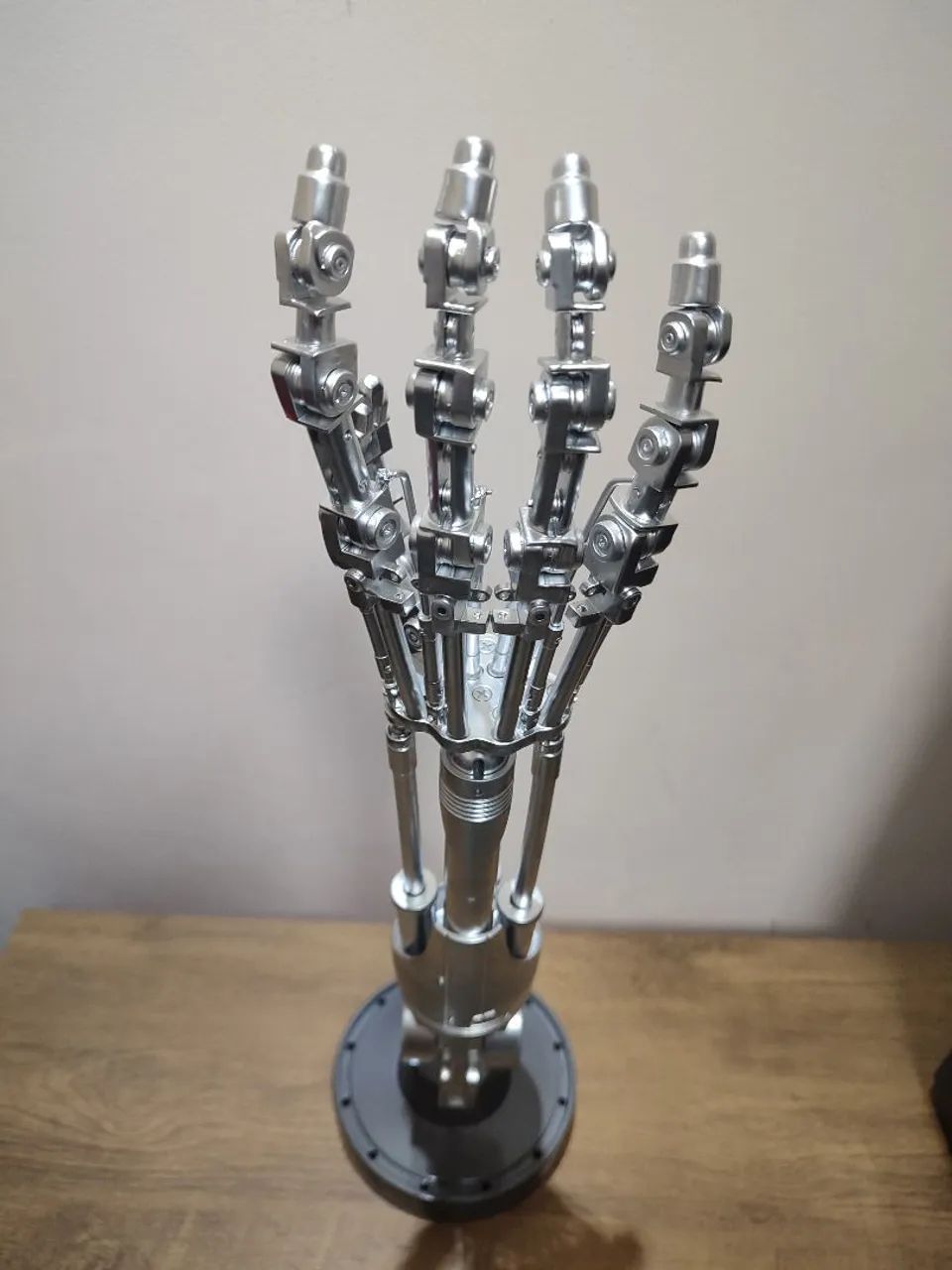 Braço T-800 escala 1/1  - Foto 2