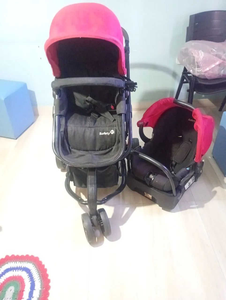 Carrinho + bebê conforto com suporte 