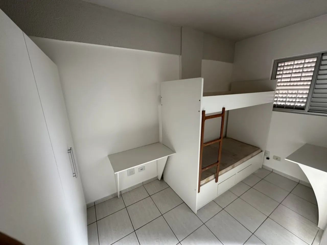 Apartamento para alugar no Edifício Chaplin III na Zona 07 em Maringá, semi mobiliado e pr - Foto 4