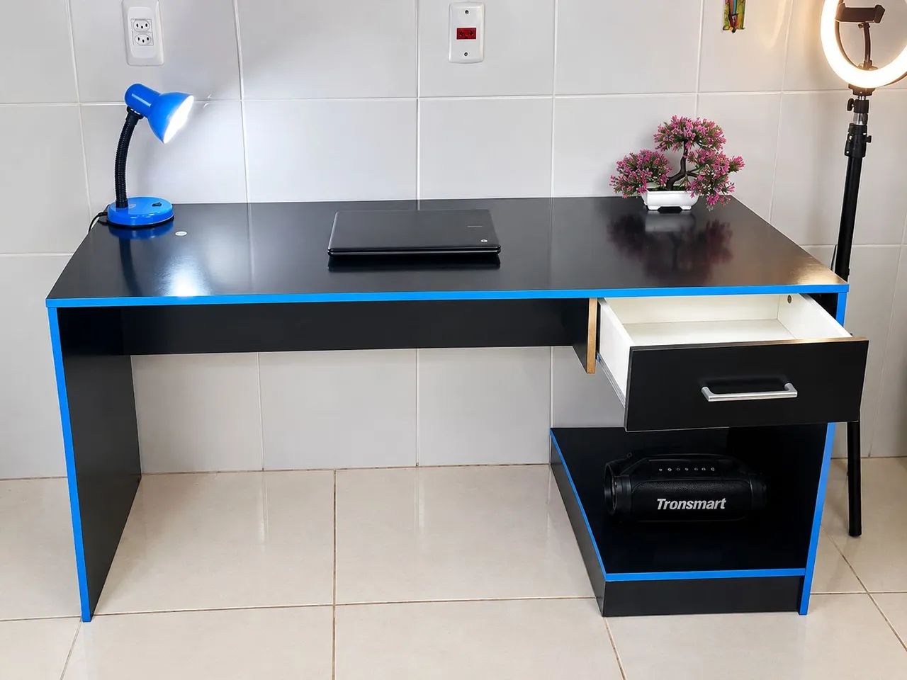 Mesa Escrivaninha Preta com Gaveta e Nicho - R$119 - Foto 5