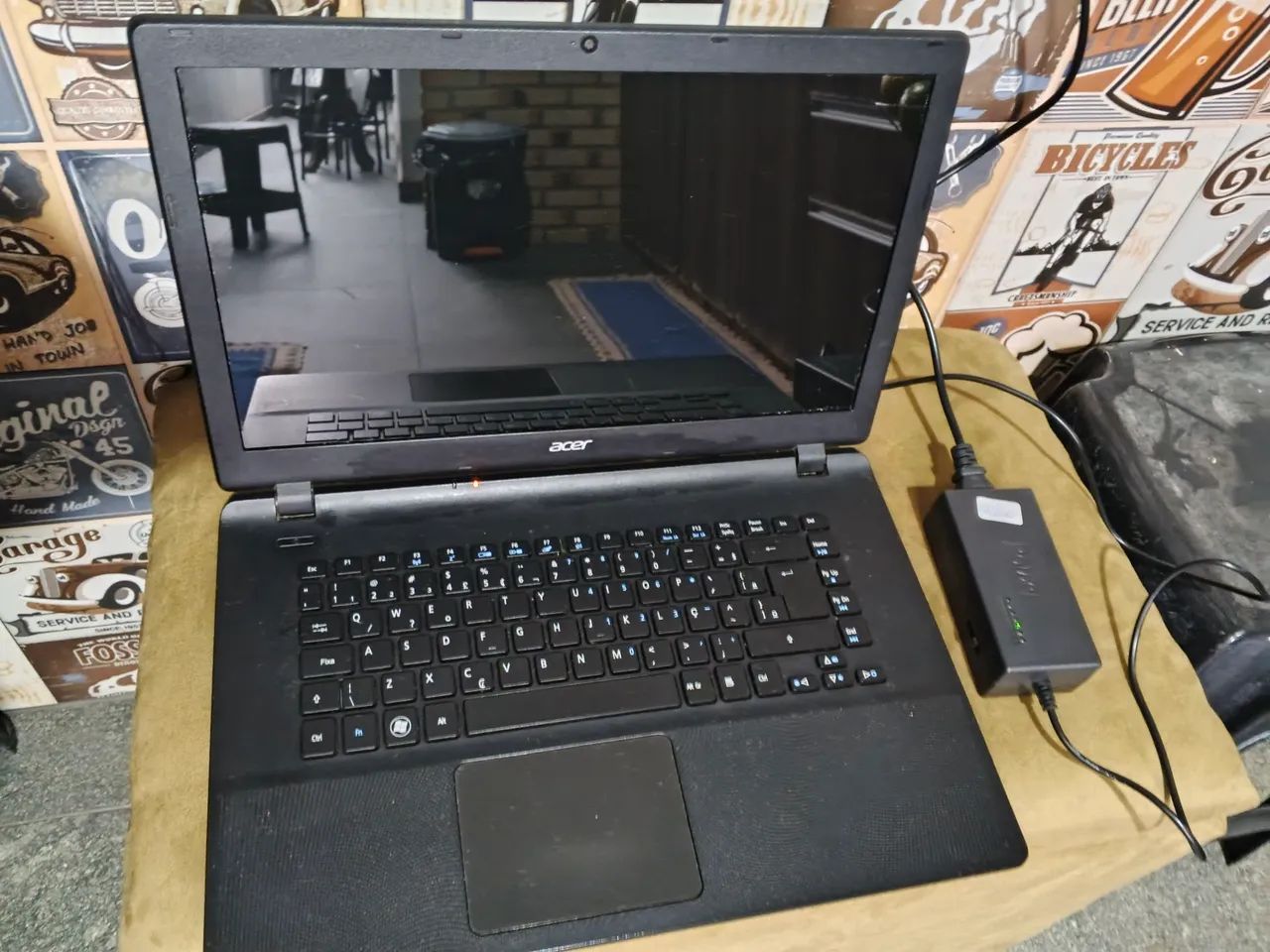 Acer Aspire E1-511-C38N com defeitos