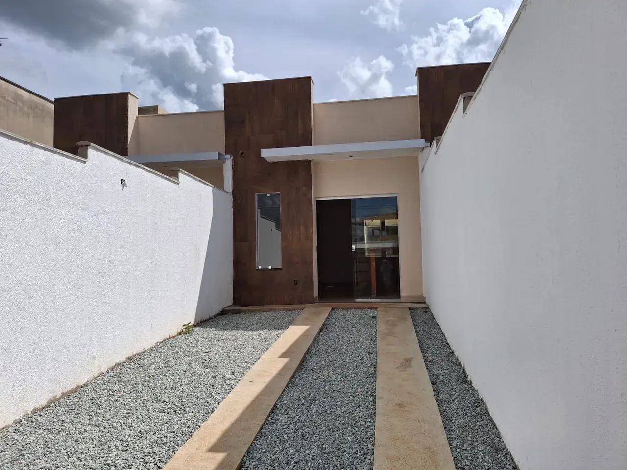 Casa com 2 quartos sendo 1 suíte 2 banheiros 2 vagas