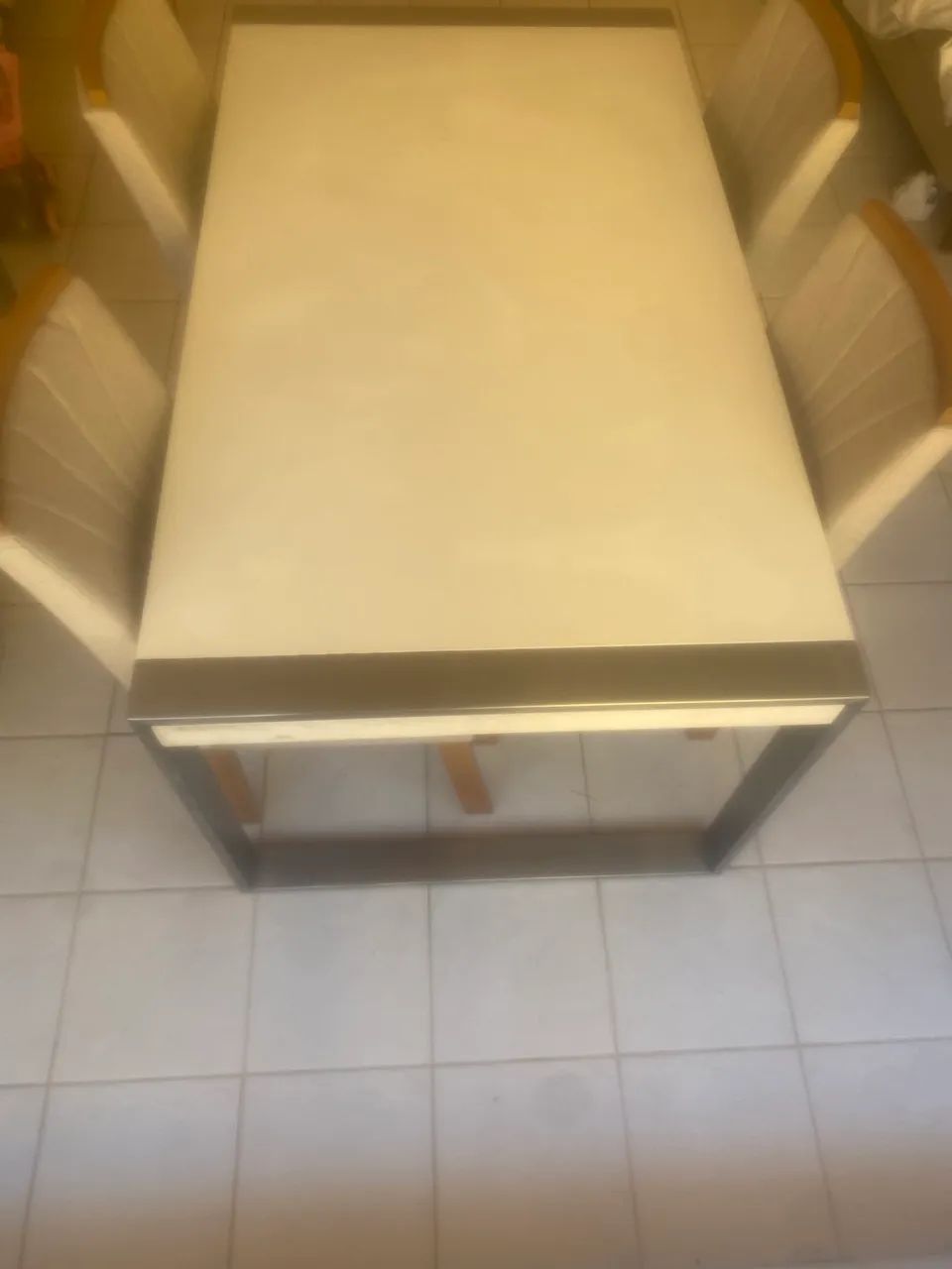 Mesa de Jantar com 4 cadeiras 