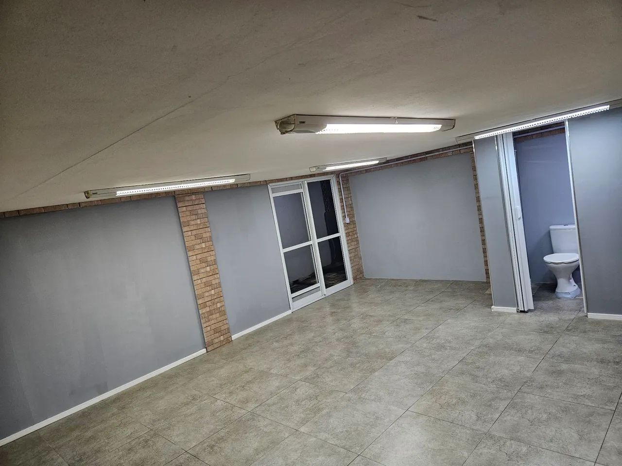 Sala Comercial 40 m2 excelente localização em Barreiros/São José 