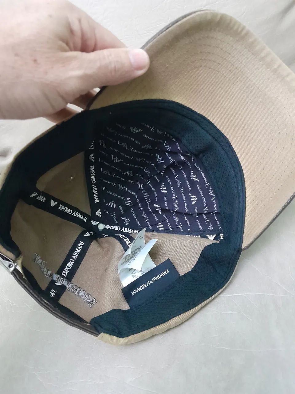 Boné Armane muito bem conservado.  - Foto 2