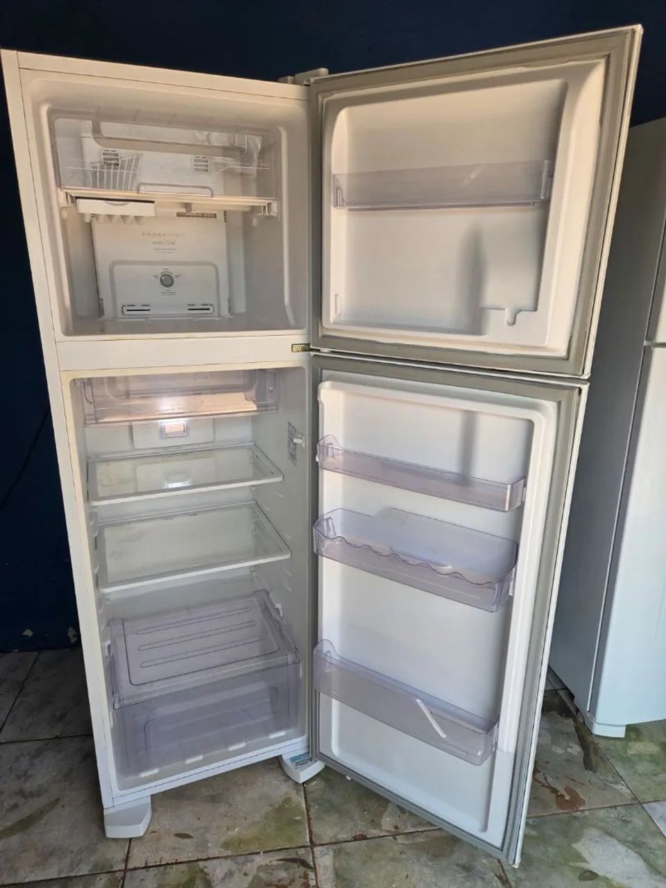 Vendo geladeira Electrolux . - Foto 2