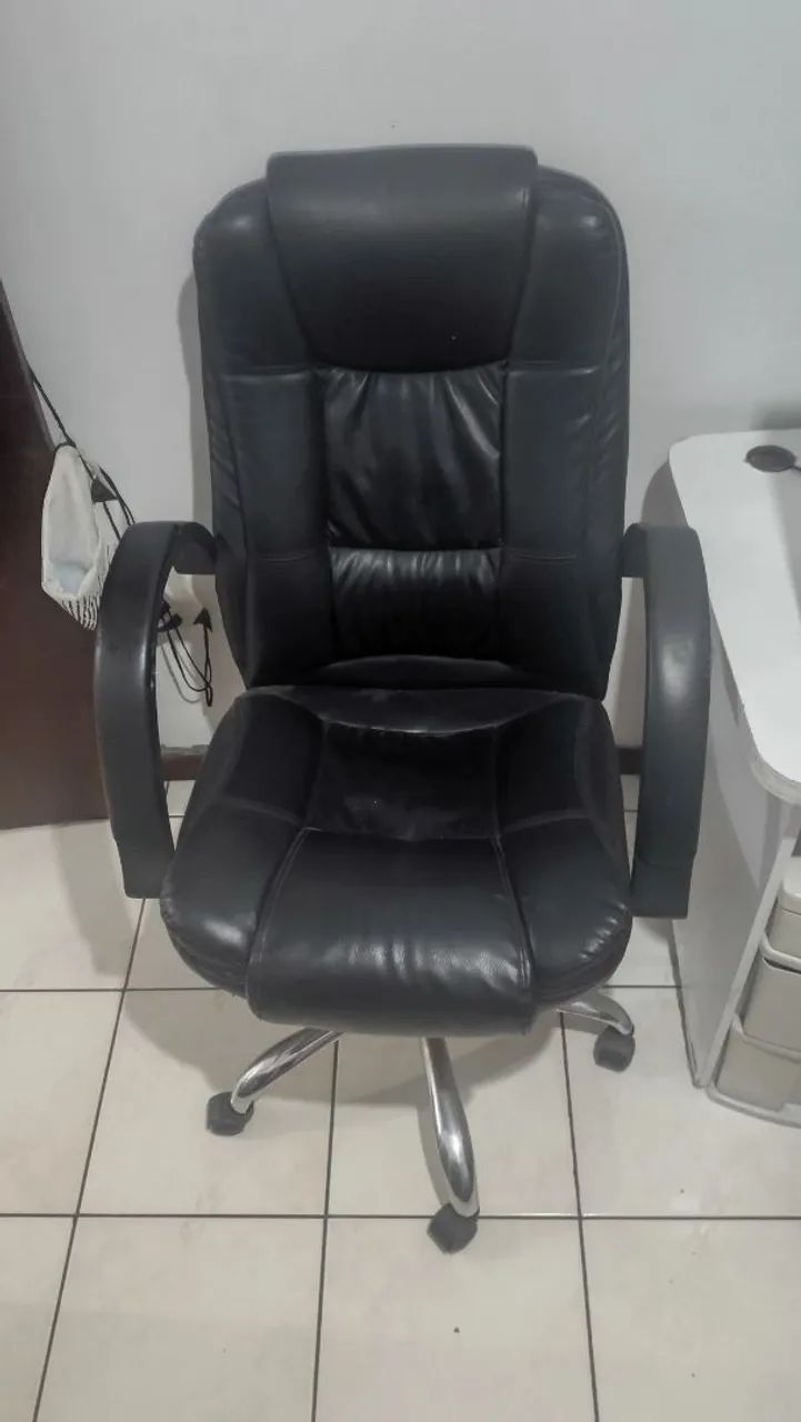 CADEIRA DE ESCRITÓRIO ACOLCHOADA - Foto 2