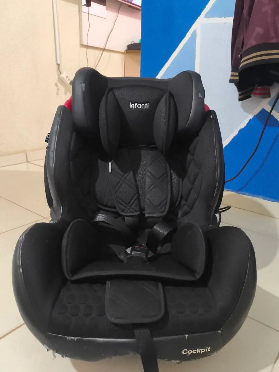 Cadeirinha semi nova e inteira  - Foto 4