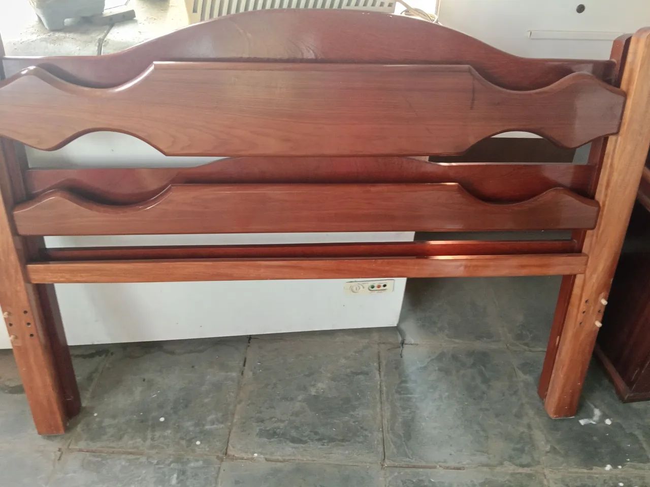 Cama casal de madeira 