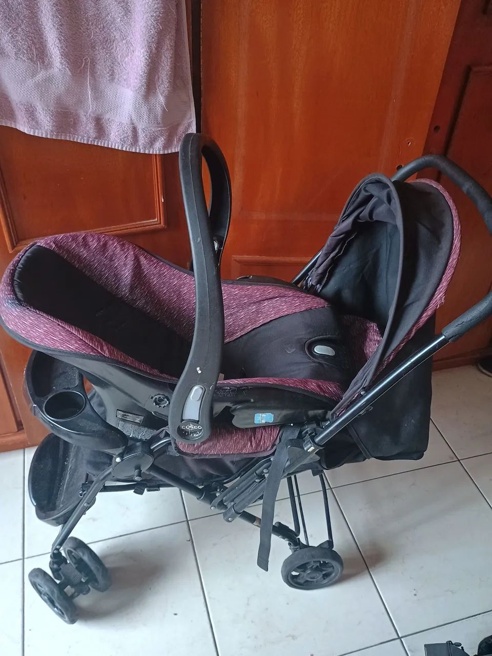 Carrinho de bebê e bebê conforto 