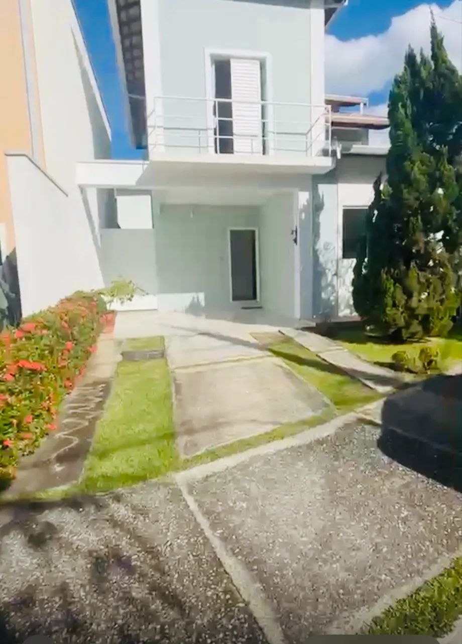 Alugo casa em condomínio 