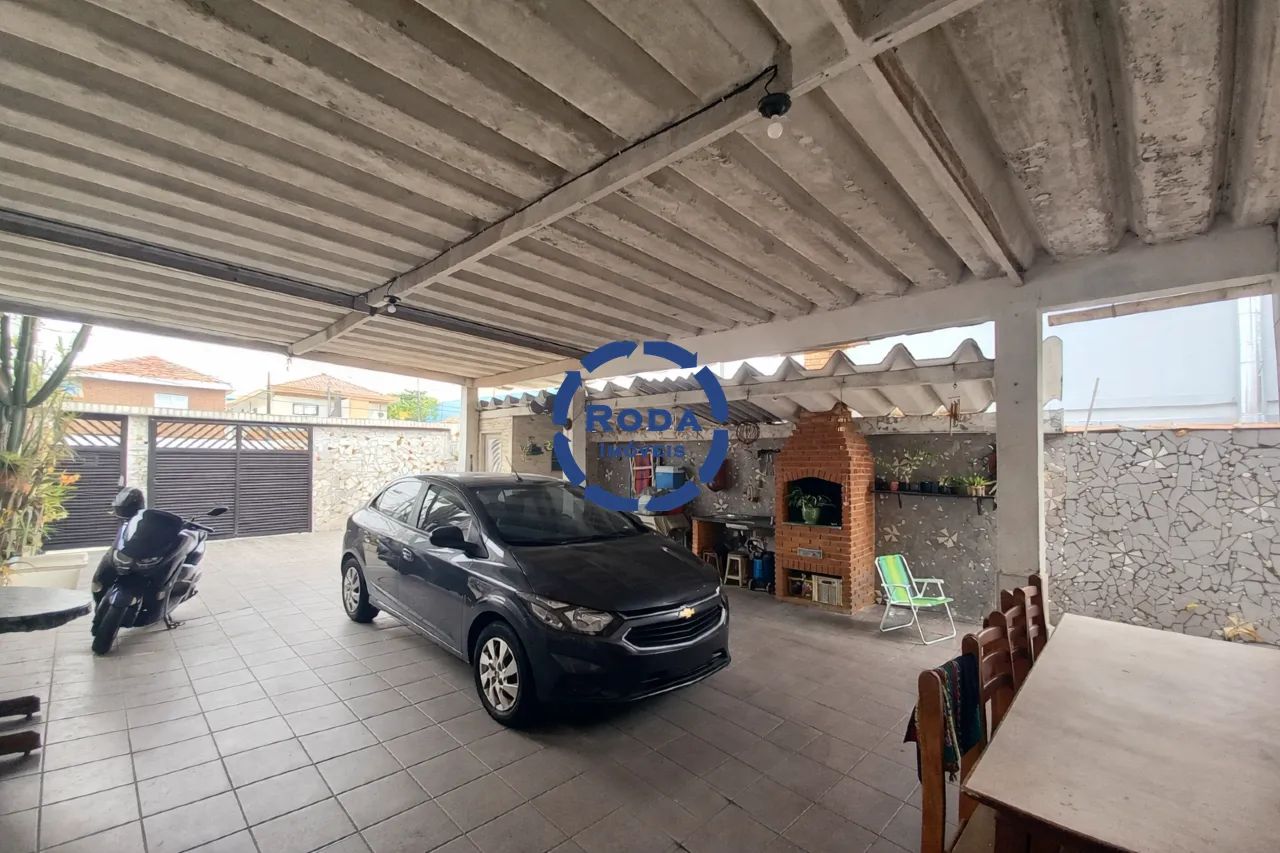 Casa isolada com 3 dormitórios, suíte e 5 vagas no Estuário