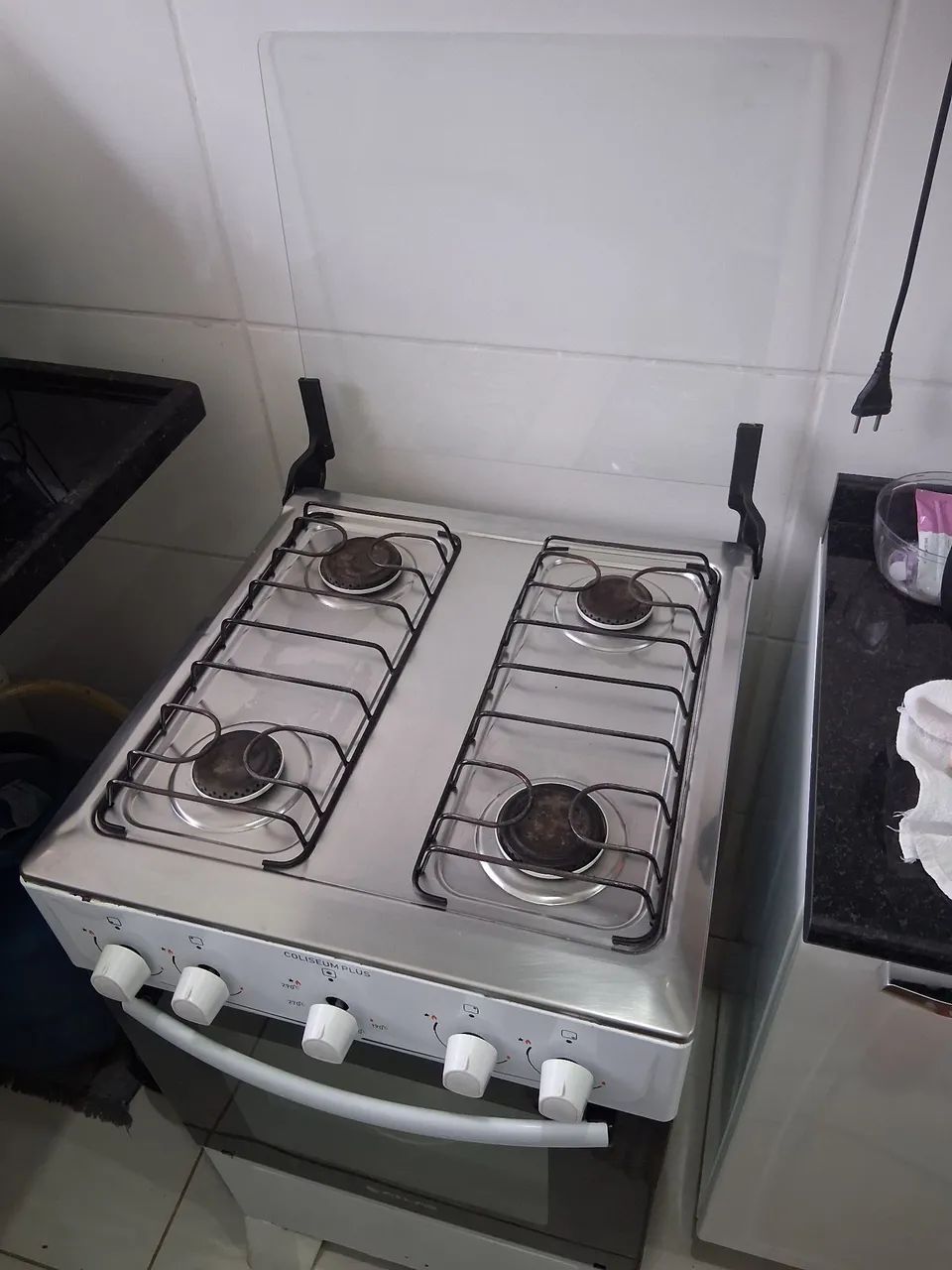 Fogão 4 bocas nao é automático 