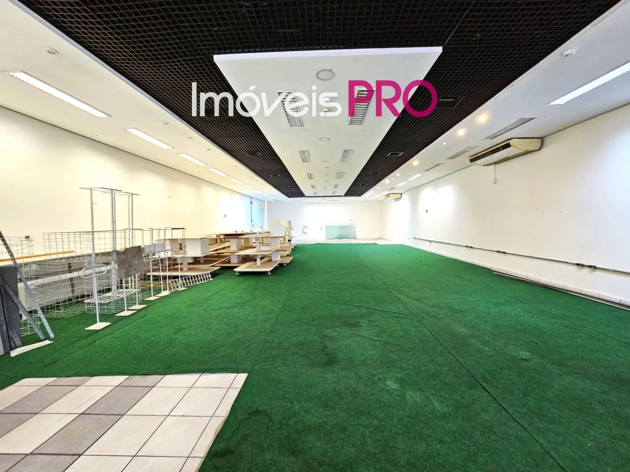 Imóvel comercial de esquina com dois pavimentos - Foto 2