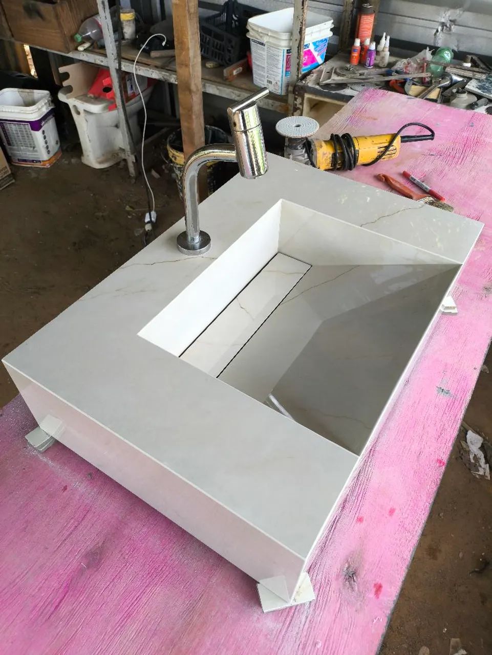 Pia para banheiro em porcelanato