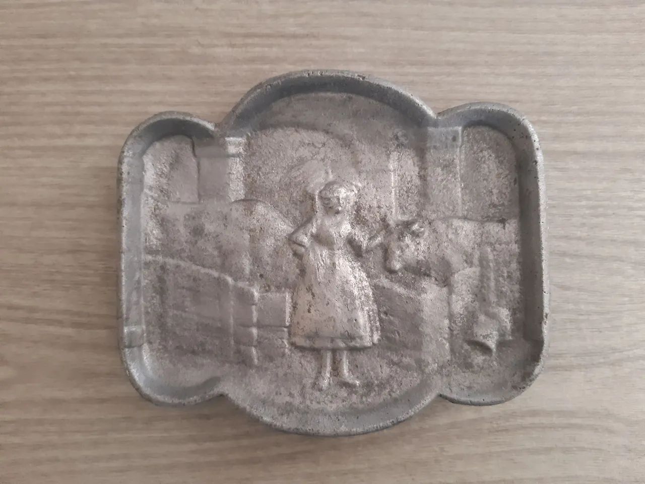 Cinzeiro Antigo em Metal