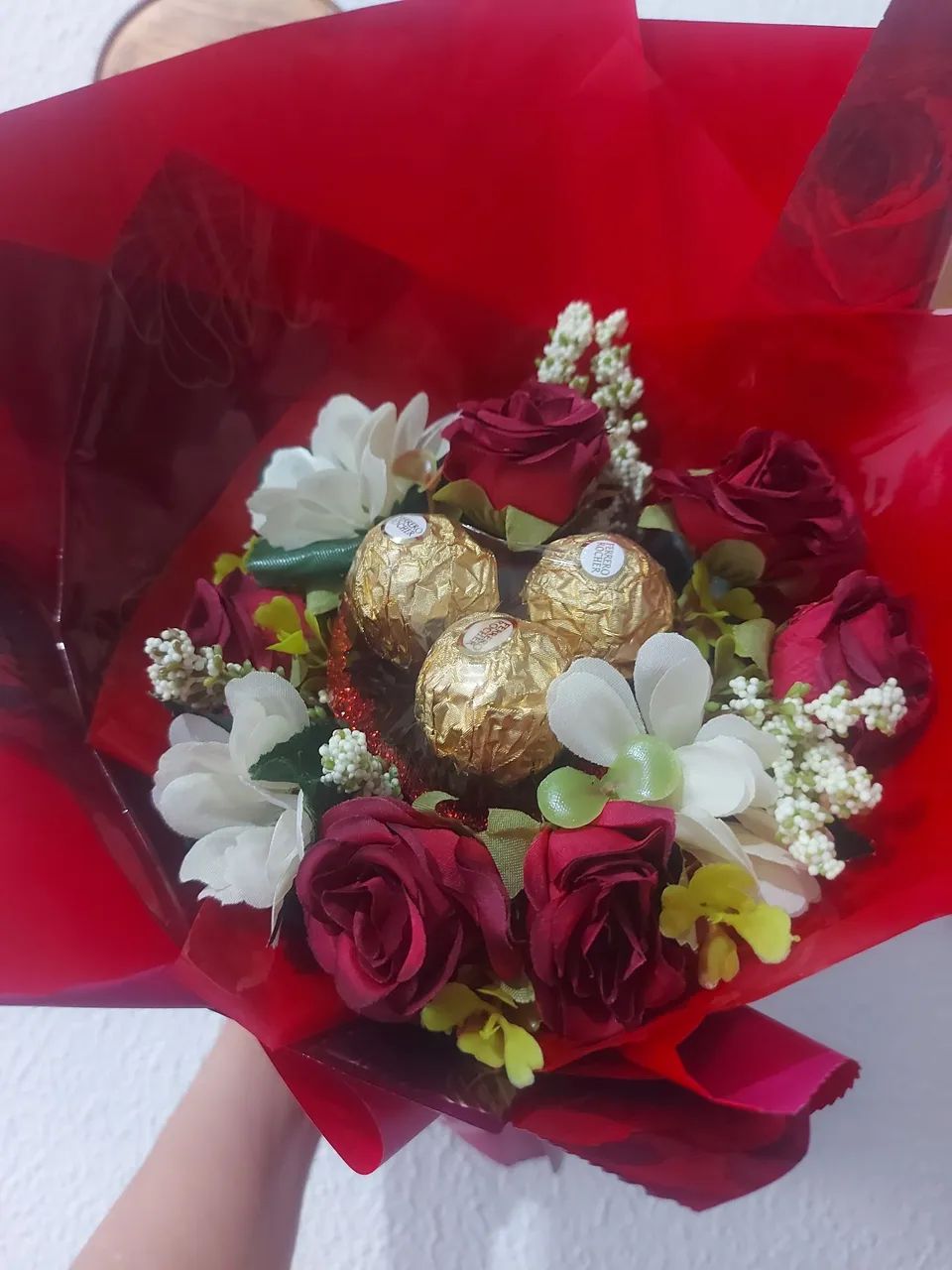 Buquê c rosas d Ferrero Rocher  - Foto 2