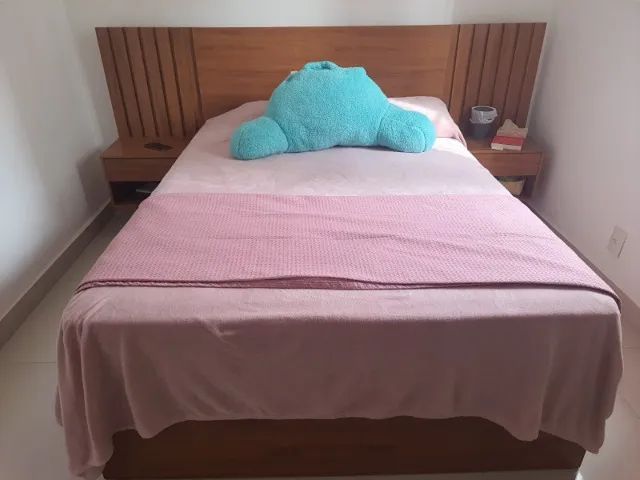 Cama de Casal com cabeceira, gavetas e nicho