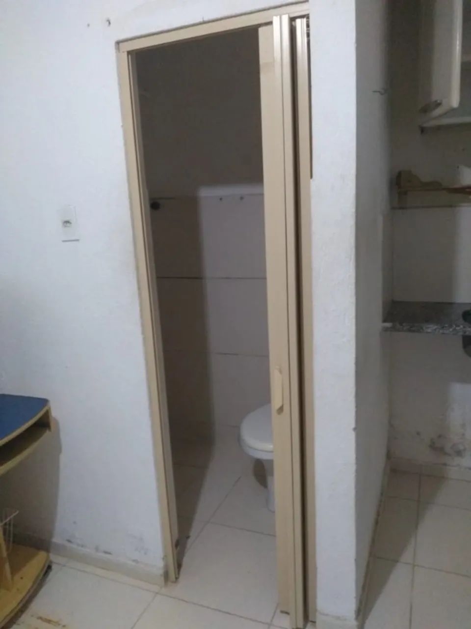 quitinete com banheiro, pia de pratos e lavanderia  - Foto 3