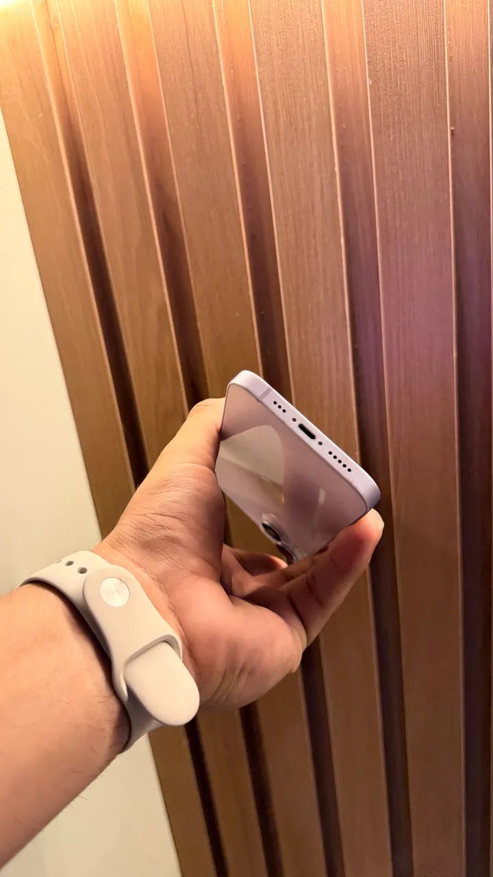 Vende-se IPhone 14, 128gb na cor lilás, em perfeito estado de uso - Foto 2