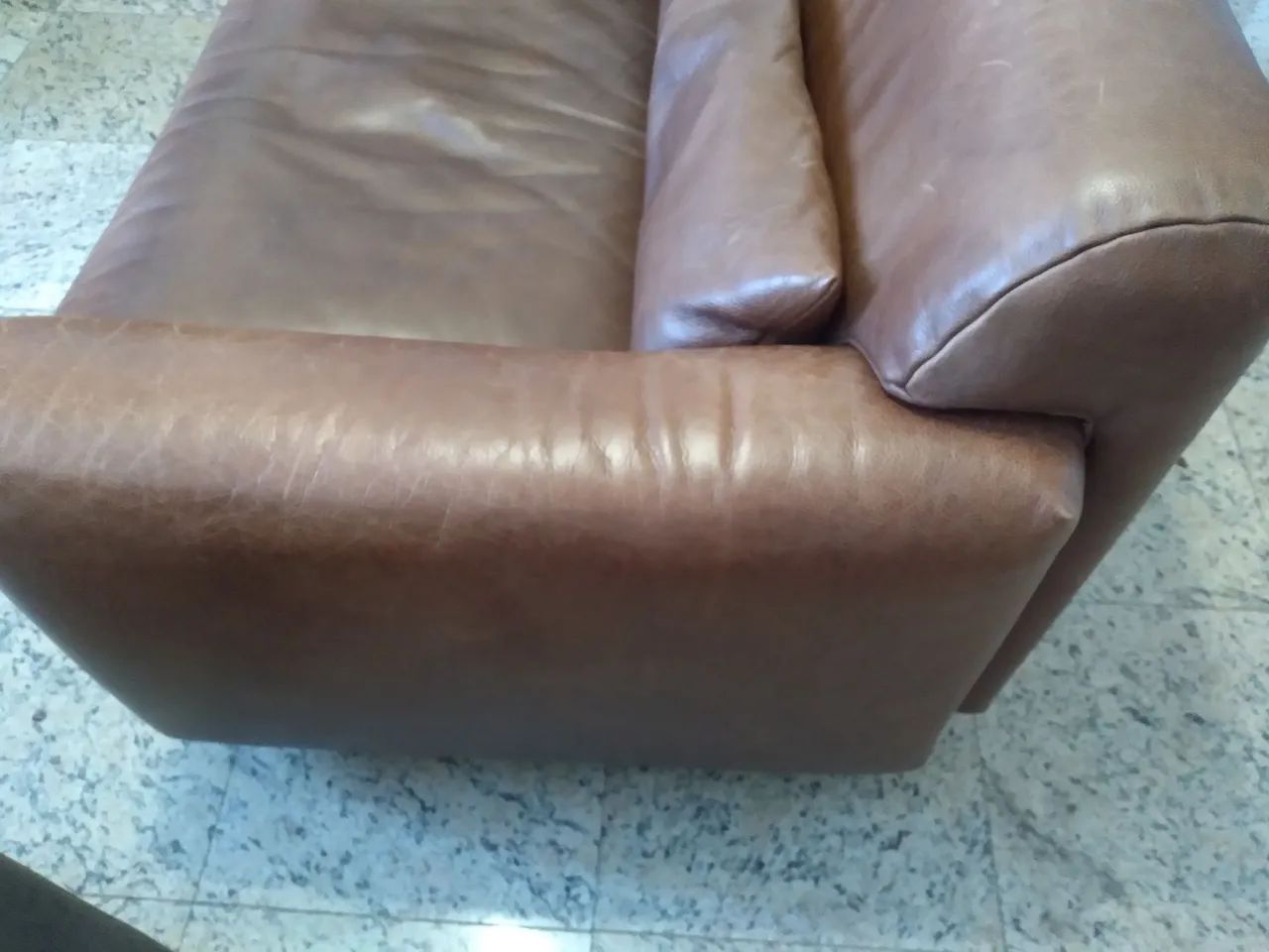Poltrona de couro ÓTIMO PREÇO - Foto 2