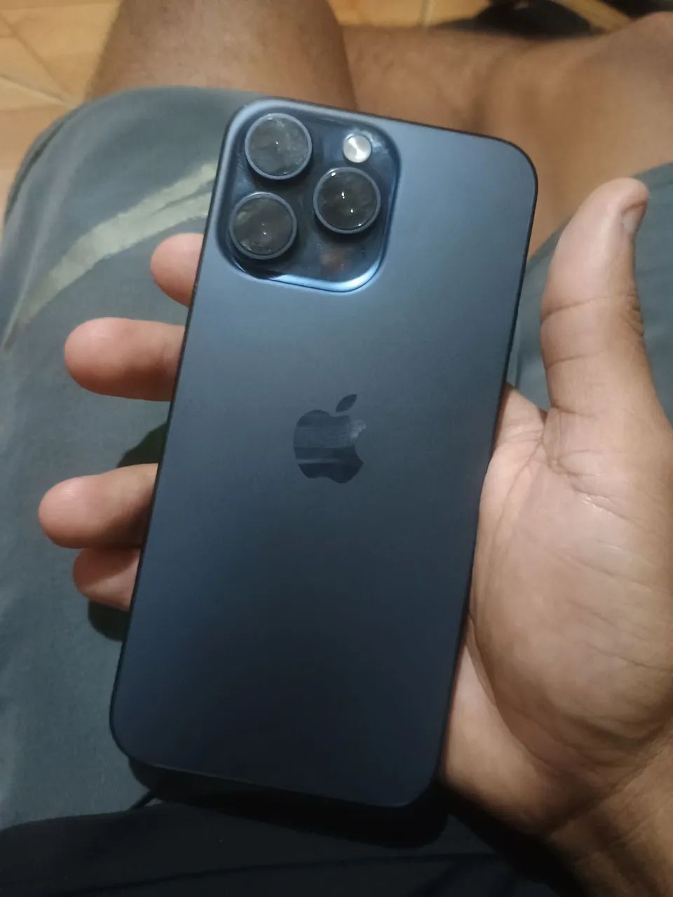 iPhone 15 pro max só serve pra retirar peças  - Foto 2
