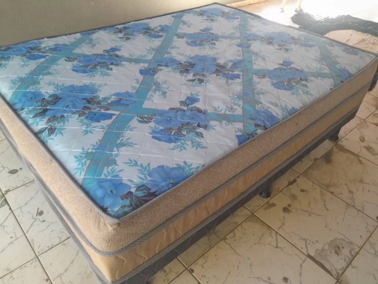 Cama box de casal com molas 