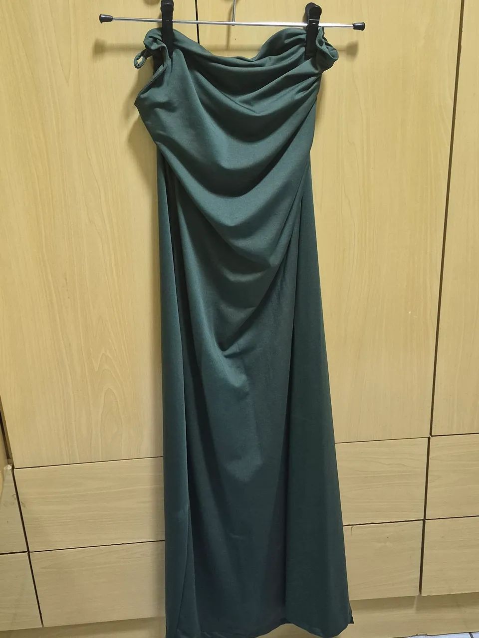 Vestido acetinado verde Tamanho P - Foto 2