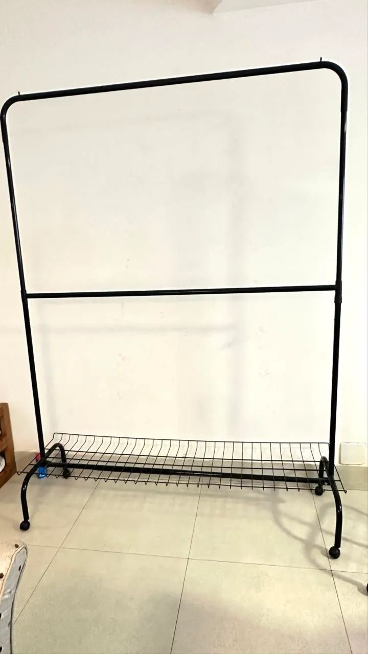 Vendo 2 Araras de Roupa novas  - Foto 2