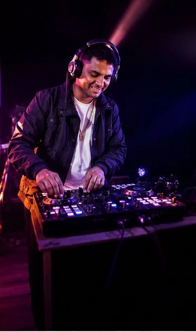 DJ  - Foto 3