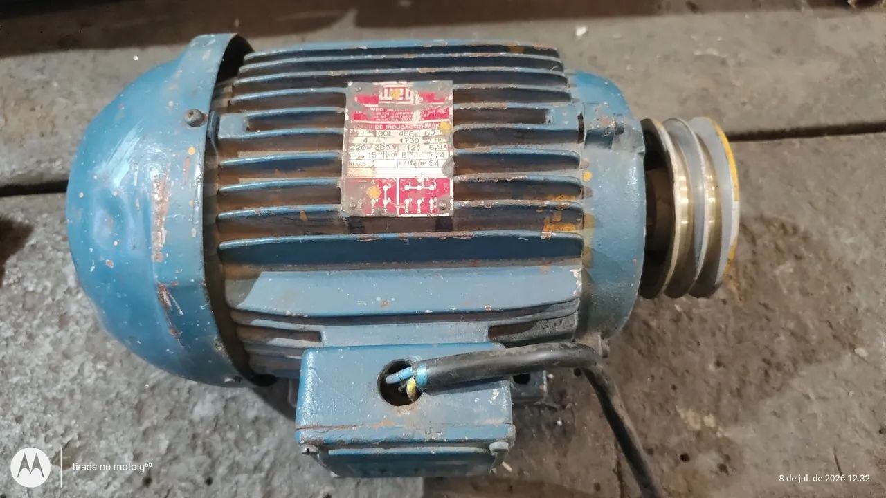Vendo um motor trifásico 4 CV 220 v