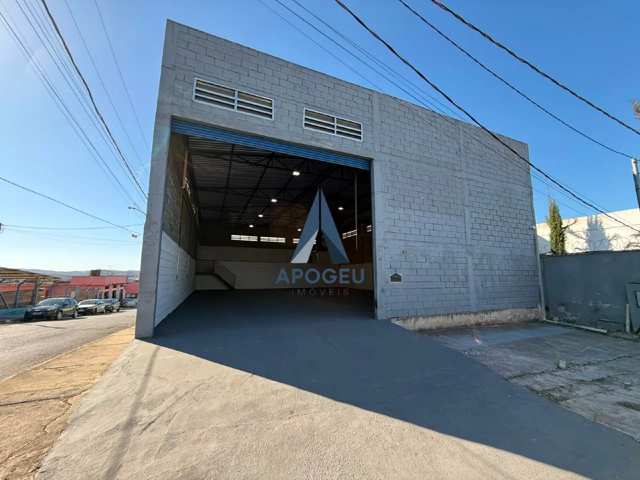 Galpão comercial com 330m² para aluguel em Ribeirão das Neves