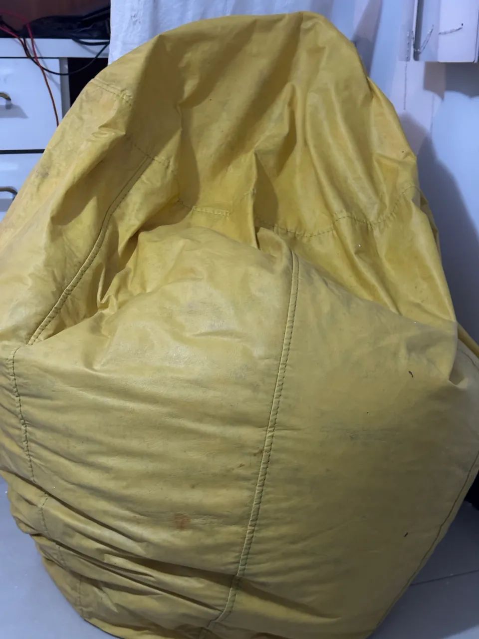 Puff de courino amarelo, confortável.  - Foto 3