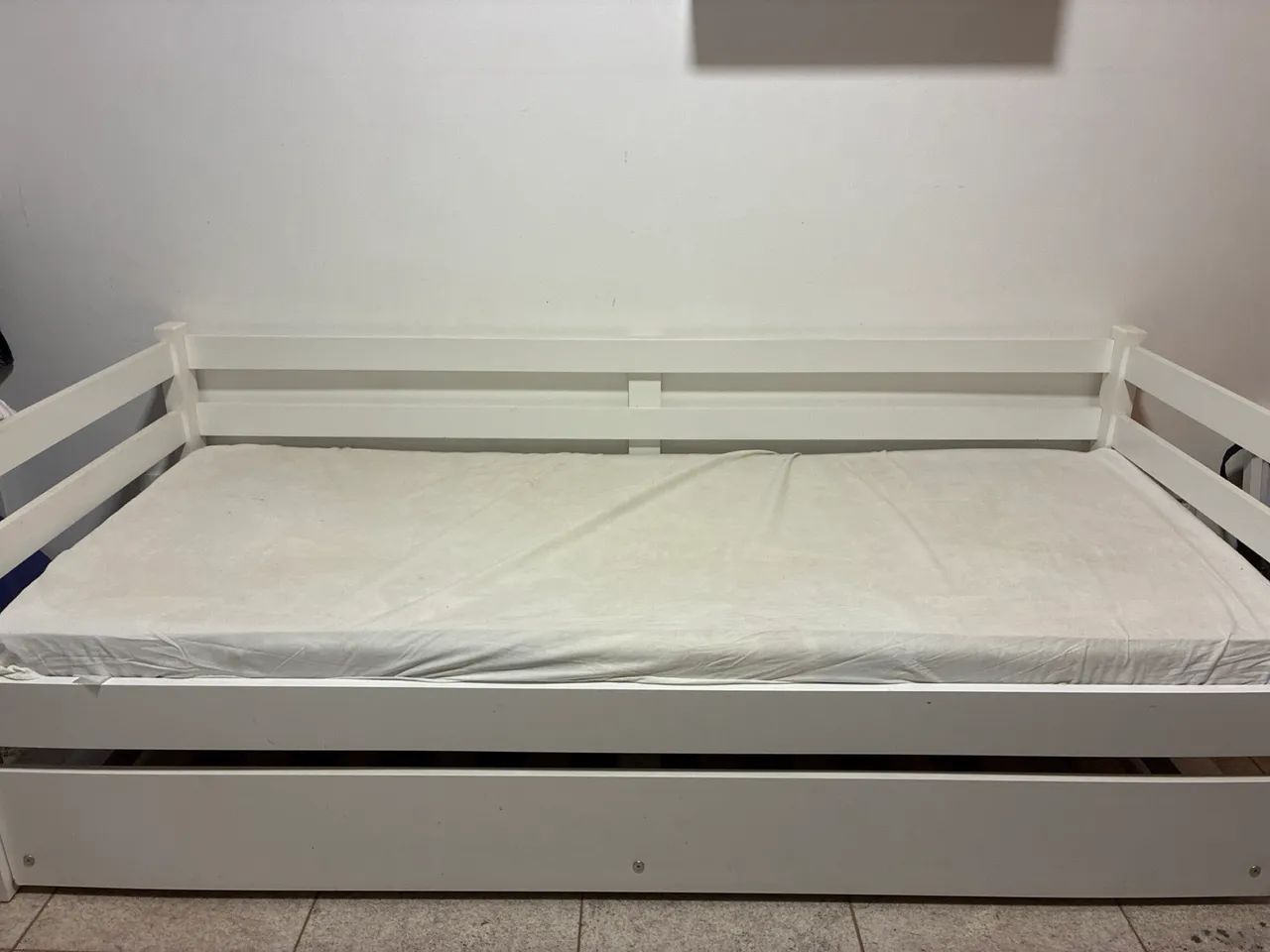 Cama tok&stok com um colchão 