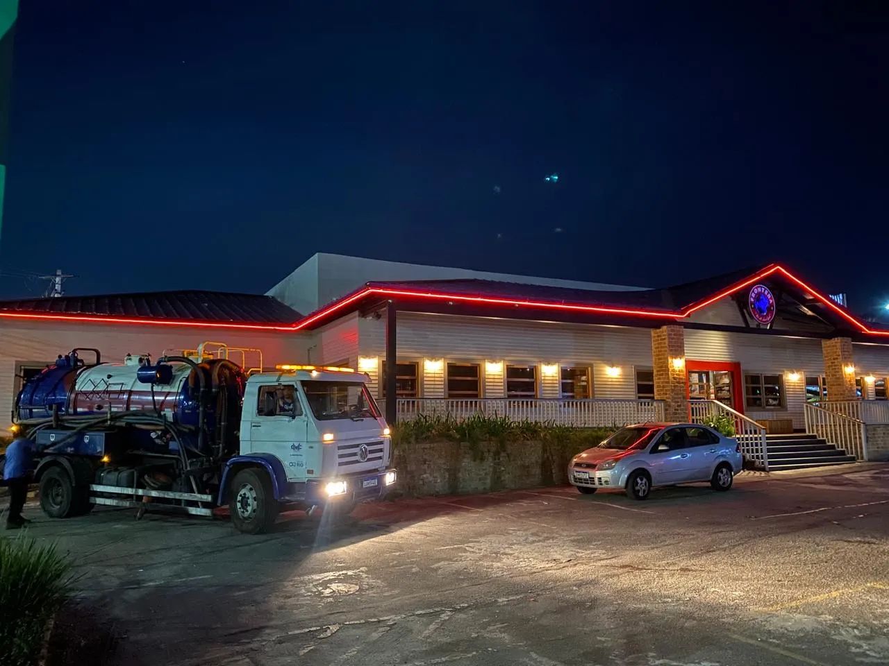 Desentupimentos e limpezas de esgotos - Foto 3