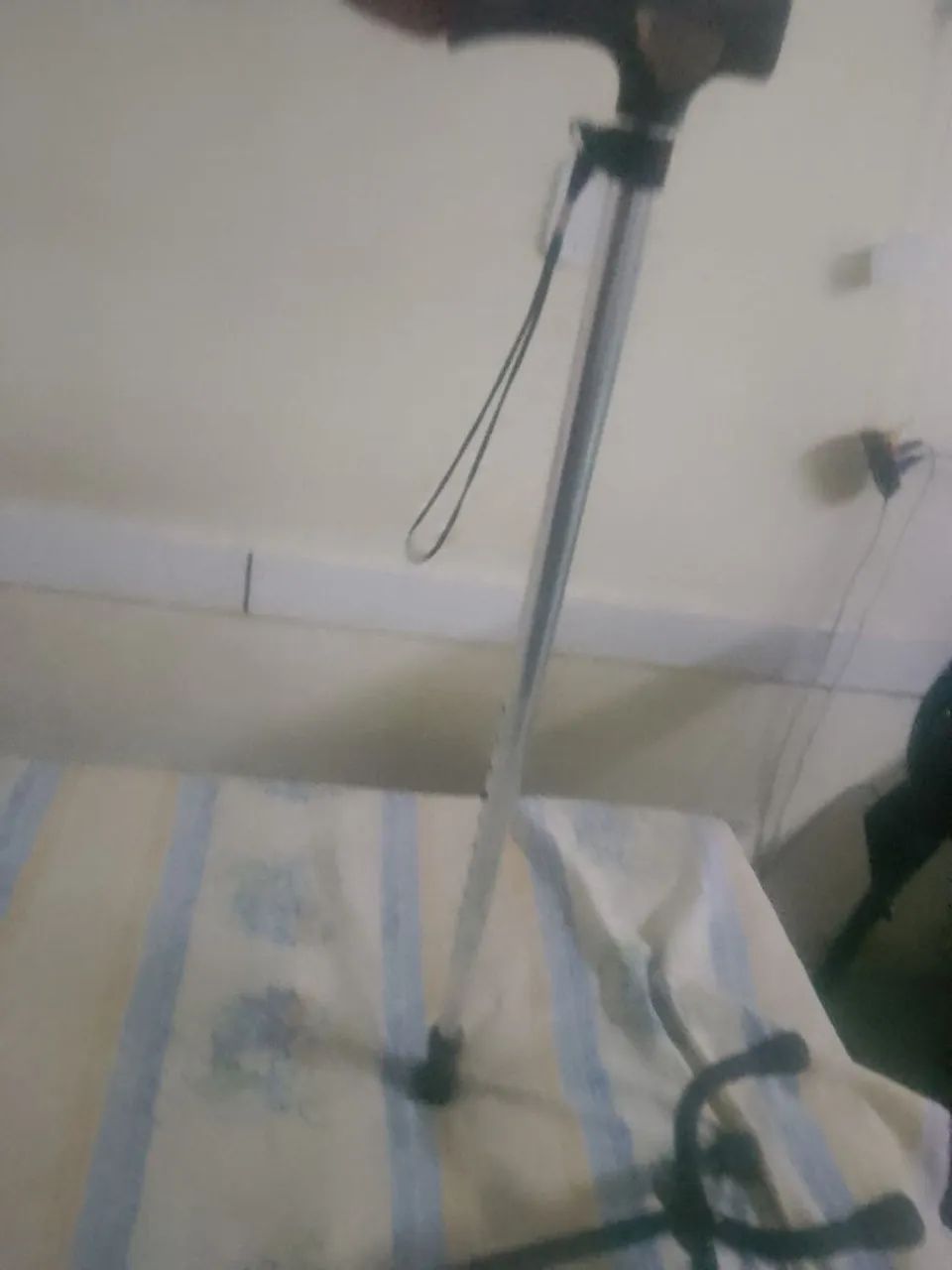 Dois mulheta uma bastão outra bengala sem nova - Foto 3
