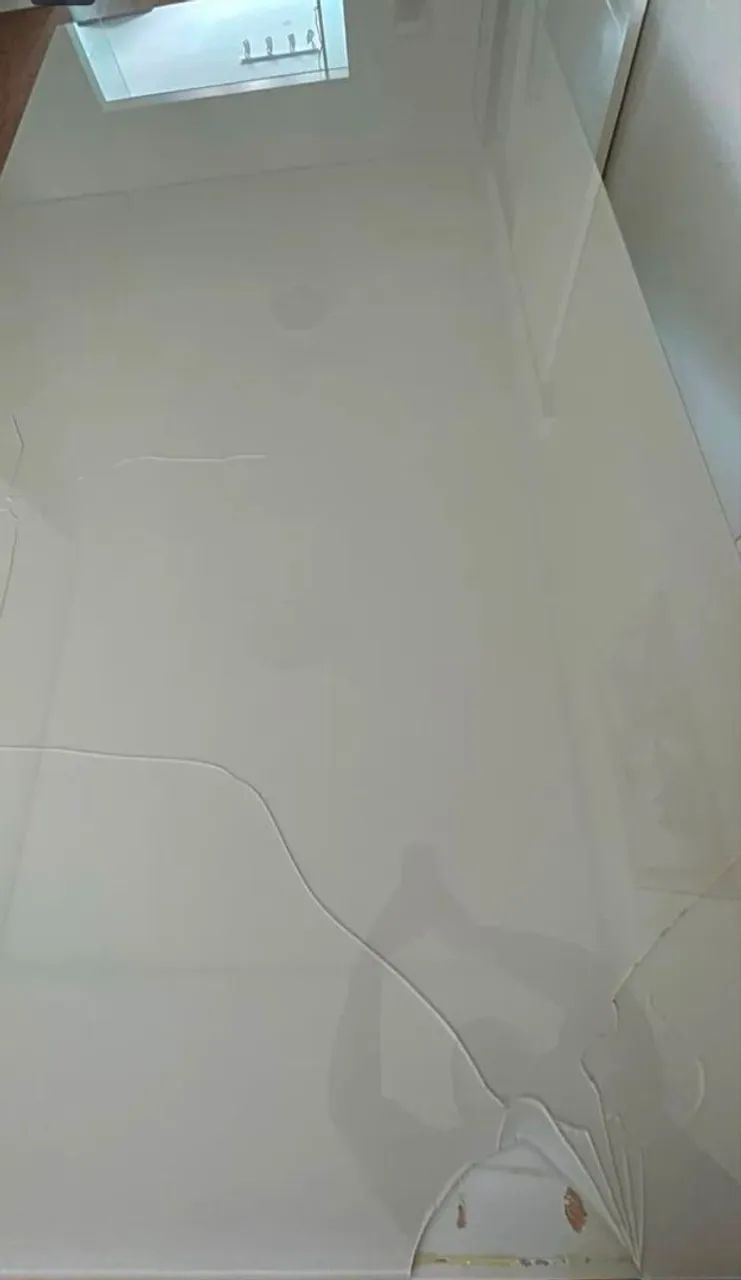 Vendo Mesa de vidro com base em madeira de lei - Foto 3
