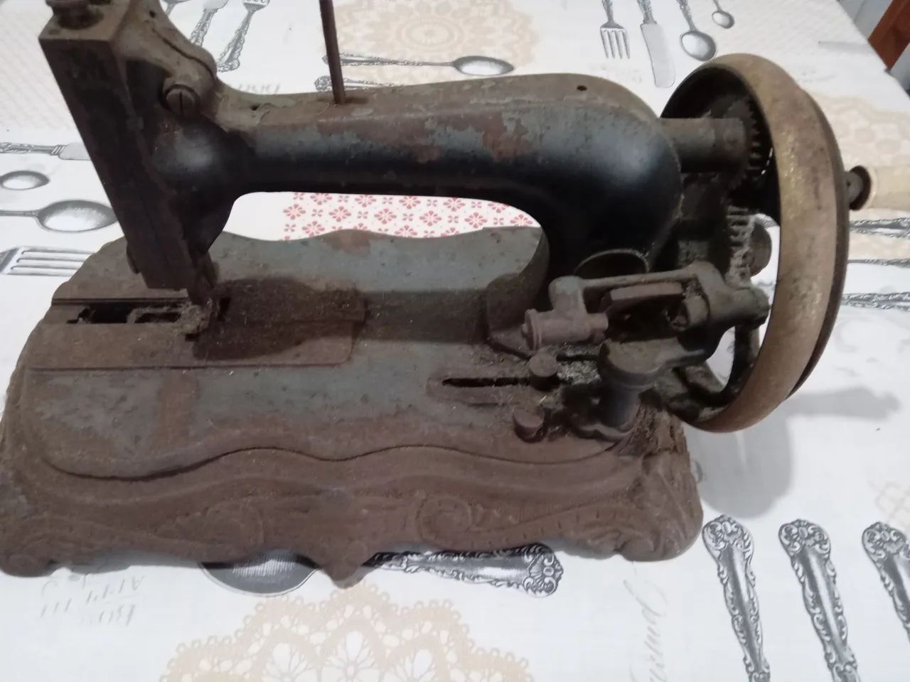 Maquina de costura antiga para decoração  - Foto 4