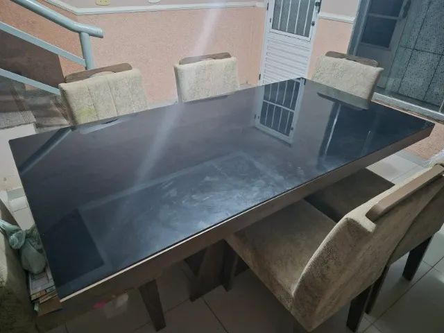 MESA DE JANTAR EM MDF COM TAMPO DE VIDRO