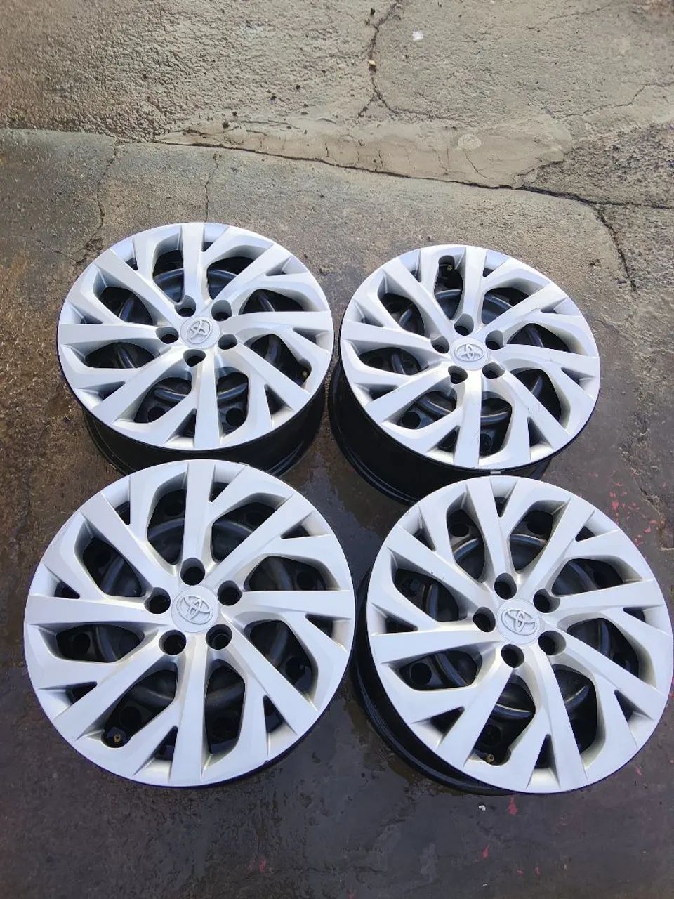 Roda 16 com calotas novos 