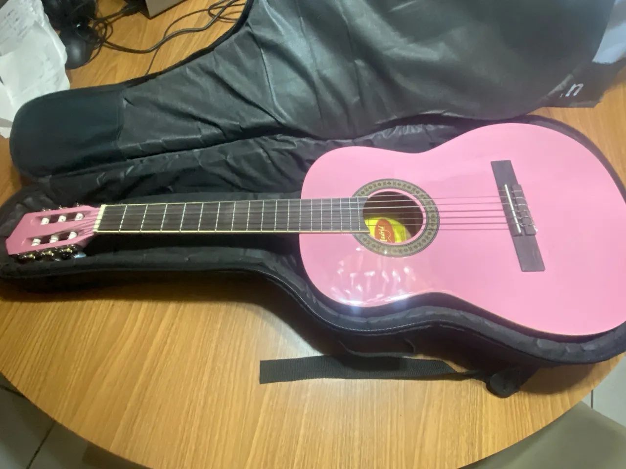 Violão infantil rosa com capa