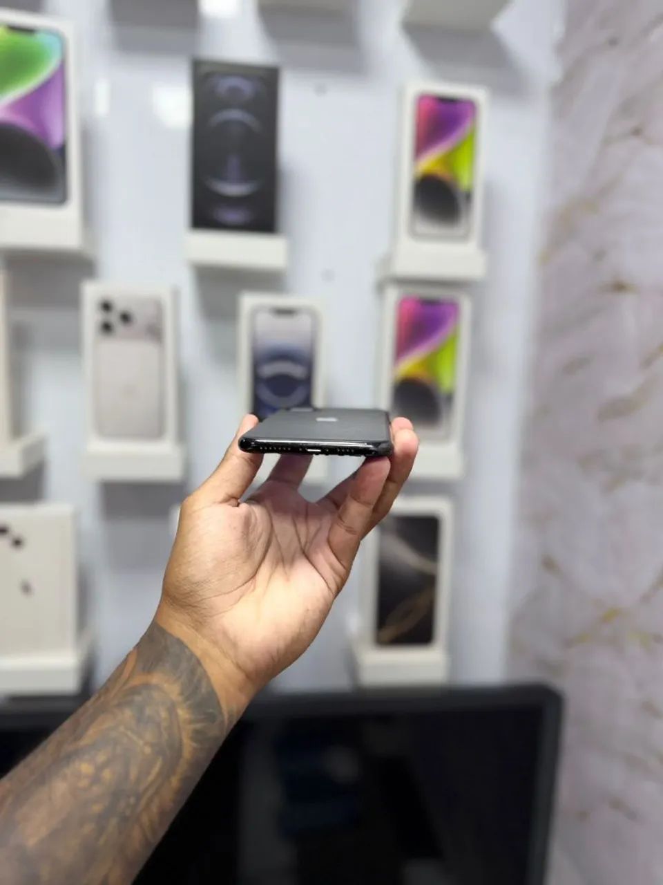 IPHONE 11 PRO MAX 64GB<br>R$ 1.599,00 - Foto 4