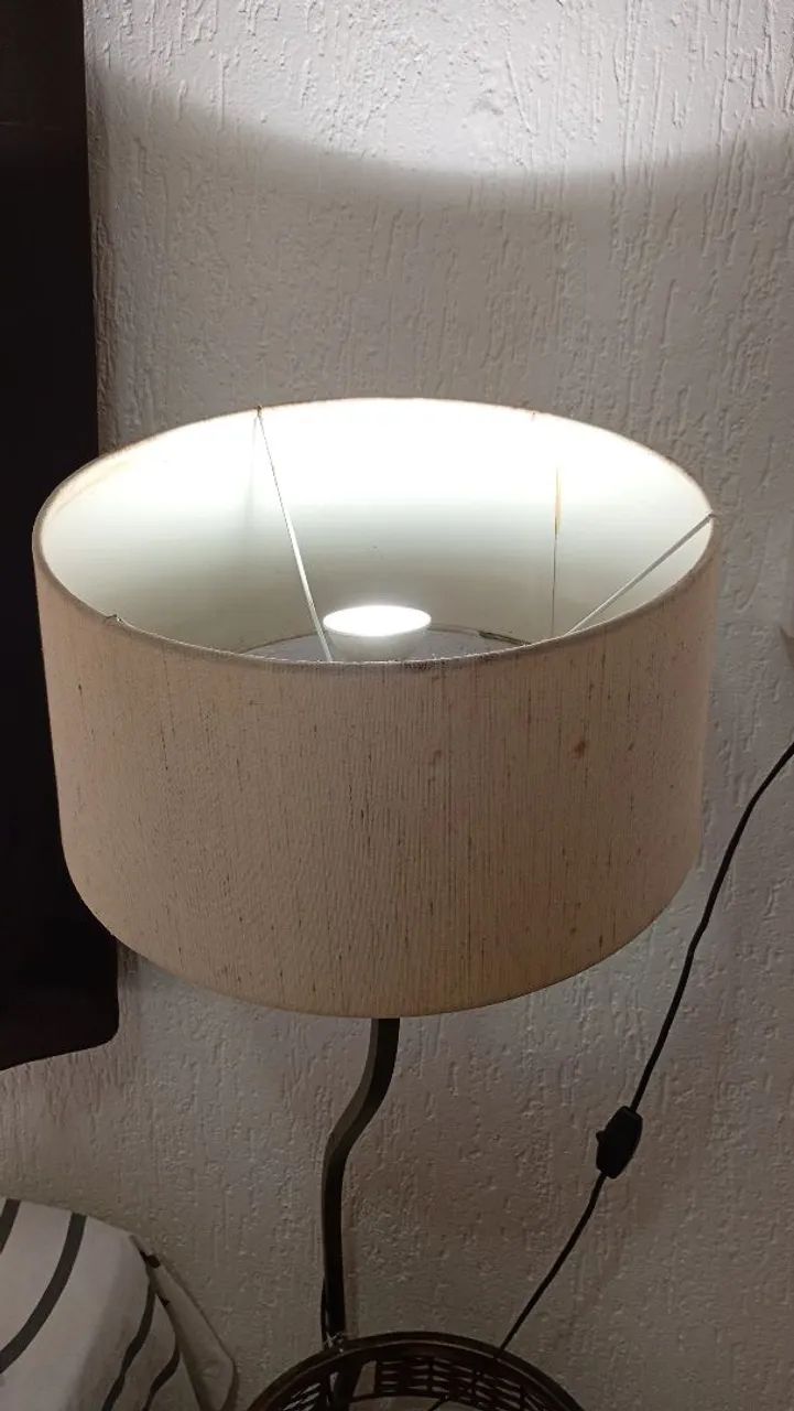 Vendo 2 abajures de ferro trabalhado 200 cada